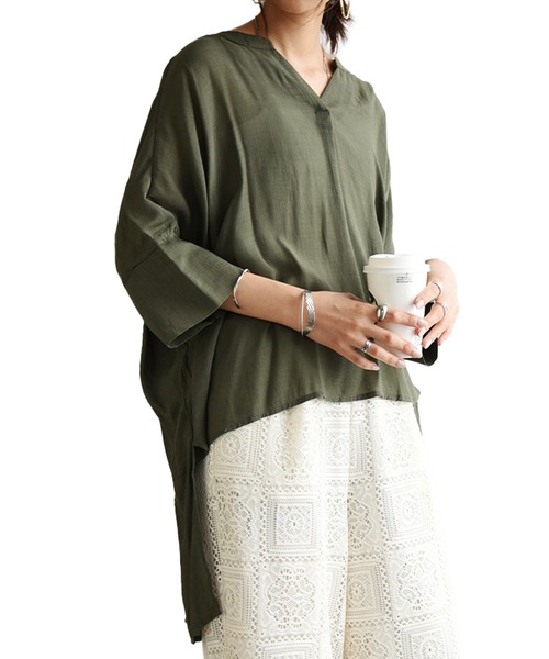 and it_（アンドイット）の「接触冷感スラブバックロングシャツ（シャツ/ブラウス・レディース・ベージュ/オフホワイト/ブラック/カーキ・M-L）」の15枚目の写真