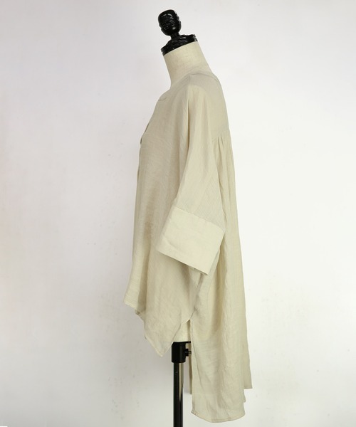 and it_（アンドイット）の「接触冷感スラブバックロングシャツ（シャツ/ブラウス・レディース・ベージュ/オフホワイト/ブラック/カーキ・M-L）」の8枚目の写真