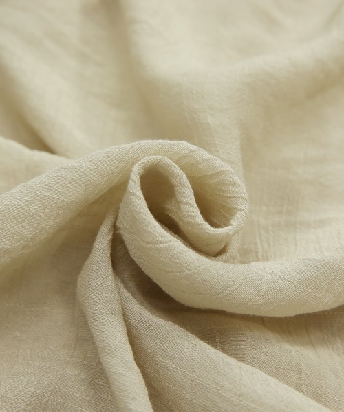 and it_（アンドイット）の「接触冷感スラブバックロングシャツ（シャツ/ブラウス・レディース・ベージュ/オフホワイト/ブラック/カーキ・M-L）」の6枚目の写真