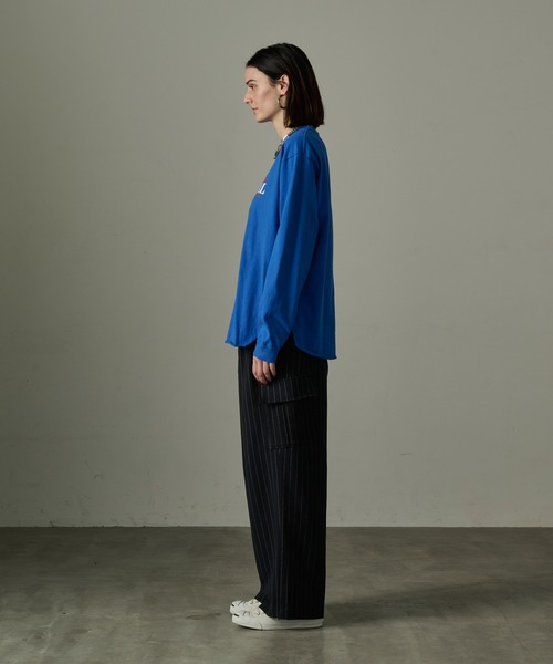 kha:ki（カーキ）の「「KHA:KI/カーキ」ラウンドヘムプリントTシャツ（Tシャツ/カットソー・レディース・ロイヤルブルー/サンドベージュ/ホワイト/チャコールグレー・1）」の19枚目の写真