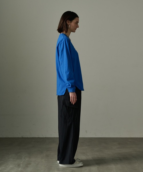 kha:ki（カーキ）の「「KHA:KI/カーキ」ラウンドヘムプリントTシャツ（Tシャツ/カットソー・レディース・ロイヤルブルー/サンドベージュ/ホワイト/チャコールグレー・1）」の21枚目の写真