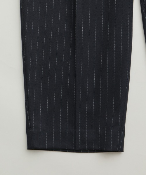 ADAM ET ROPE'（アダムエロペ）の「ウーステッド ストライプ ワイドテーパード イージースラックス / ロングシーズン着用可能（スラックス・メンズ・ブラック/オフホワイト/グレー・L/M）」の6枚目の写真