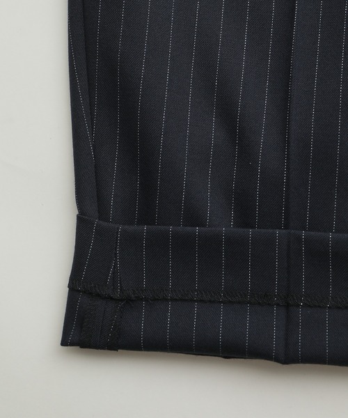 ADAM ET ROPE'（アダムエロペ）の「ウーステッド ストライプ ワイドテーパード イージースラックス / ロングシーズン着用可能（スラックス・メンズ・ブラック/オフホワイト/グレー・L/M）」の5枚目の写真