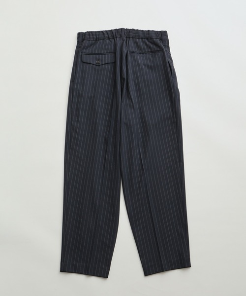 ADAM ET ROPE'（アダムエロペ）の「ウーステッド ストライプ ワイドテーパード イージースラックス / ロングシーズン着用可能（スラックス・メンズ・ブラック/オフホワイト/グレー・L/M）」の4枚目の写真