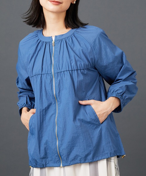 BELLUNA PLUS(ベルーナ)の「シアー素材ギャザーデザインブルゾン(ブルゾン・レディース・ブルー/カーキ/ライトベージュ・MEDIUM/LARGE/X-LARGE)」の8枚目の写真
