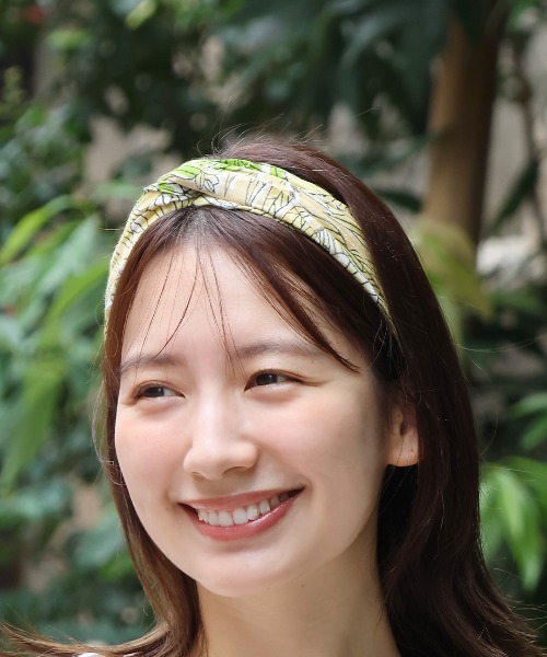 チチカカ(チチカカ)の「エコフレンドリーダイリーフブロックプリントヘアバンド(ヘアバンド・レディース・ベージュ/ブラック・FREE)」の1枚目の写真
