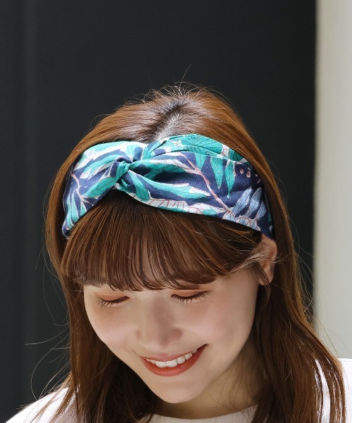 チチカカ(チチカカ)の「エコフレンドリーダイリーフブロックプリントヘアバンド(ヘアバンド・レディース・ベージュ/ブラック・FREE)」の2枚目の写真