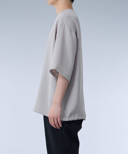 UNITED TOKYO(ユナイテッドトウキョウ)の「CORD PLEATS Tシャツ(Tシャツ/カットソー・メンズ・ダークグレー/ブラック/グレイッシュベージュ・1/2)」の6枚目の写真