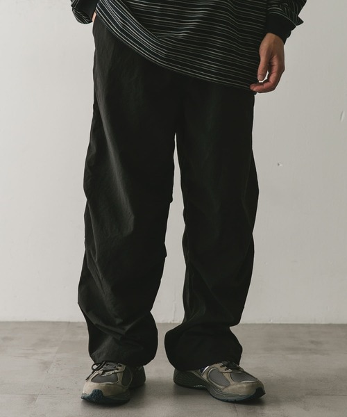 URBAN RESEARCH DOORS（アーバンリサーチドアーズ）の「ナイロンワッシャースノーパンツ（その他パンツ・メンズ・チャコールグレー/ブラック・LARGE/MEDIUM）」の2枚目の写真