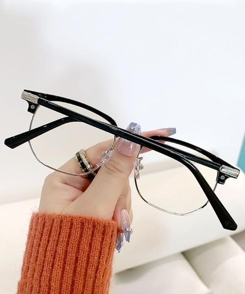 Futier land（フューティアランド）の「スクエアハーフリム眼鏡/ユニセックス/ブルーライトカット（メガネ・レディース・グレー/ブラック・FREE）」の5枚目の写真