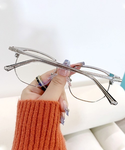 Futier land（フューティアランド）の「スクエアハーフリム眼鏡/ユニセックス/ブルーライトカット（メガネ・レディース・グレー/ブラック・FREE）」の7枚目の写真