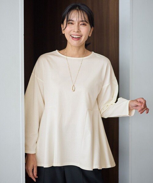 ANY(エニィ)の「ジョーゼット裏起毛ペプラムプルオーバー(Tシャツ/カットソー・レディース・アイボリー系/ネイビー系/ブラック系・F)」の4枚目の写真