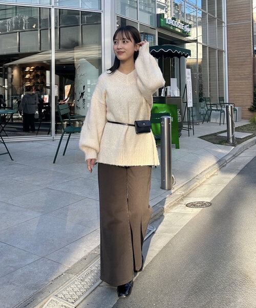 mystic(ミスティック)の「モヘアライクベルトポーチ付きニット(ニット/セーター・レディース・チャコールグレー/アイボリー/イエロー・FREE)」の4枚目の写真