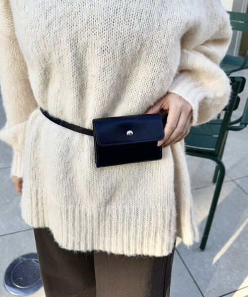 mystic(ミスティック)の「モヘアライクベルトポーチ付きニット(ニット/セーター・レディース・チャコールグレー/アイボリー/イエロー・FREE)」の9枚目の写真