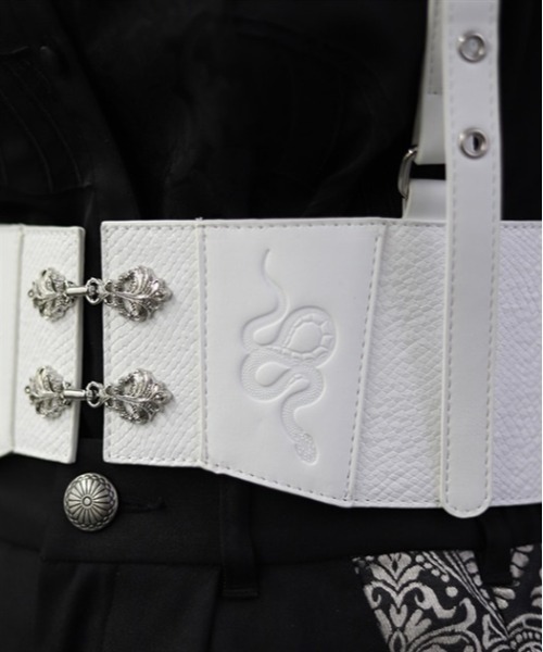 axes femme POETIQUE（アクシーズファムポエティック）の「蛇モチーフ