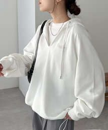 DISCOAT（ディスコート）の「【ユニセックス】ワンポイント刺繍フードプルオーバー（Tシャツ/カットソー・メンズ）」