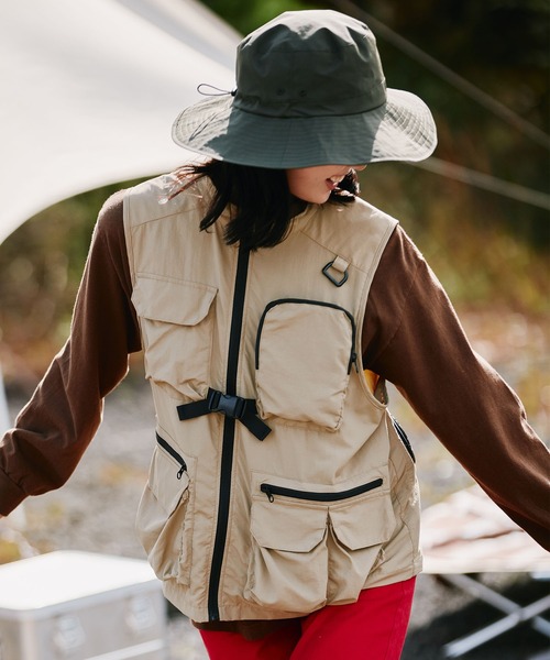 KiU（キウ）の「【KiU×空調服(R)】キウ 軽量エアコンディションドマルチファンクションベスト（アウトドアグッズ・メンズ・ブラック/ベージュ/カーキ・LARGE/MEDIUM）」の7枚目の写真