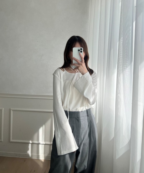 raffime(ラフィミー)の「フレアスリーブチョーカー付きトップス(Tシャツ/カットソー・レディース・ブラック/オフホワイト/イエロー・フリー)」の14枚目の写真