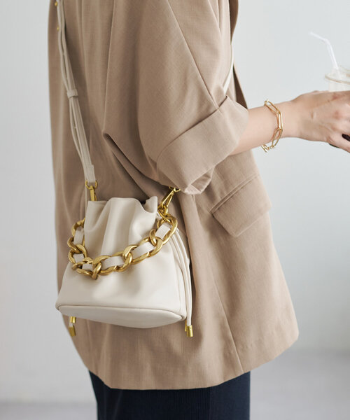 チェーンハンドルパフィードロストバッグ（ショルダーバッグ