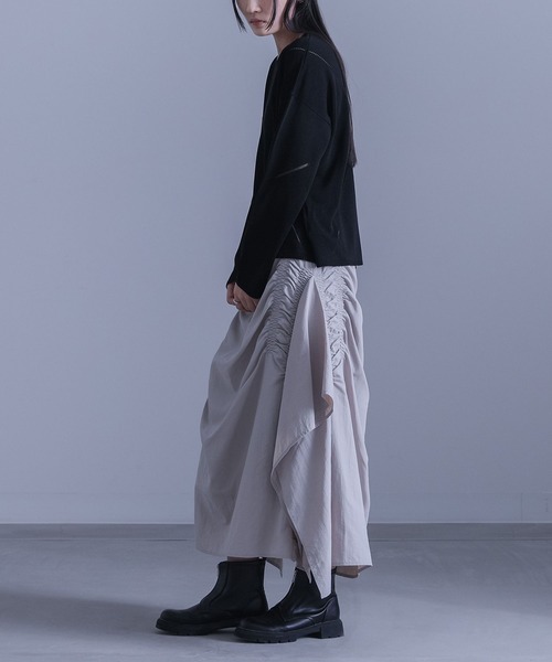 kOhAKU(コハク)の「『アシンメトリーシャーリングスカート』(スカート・レディース・ライトグレー/ブラック・1/2)」の21枚目の写真