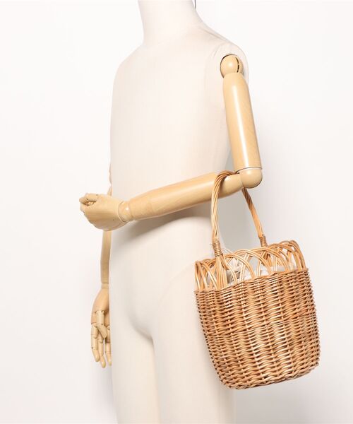 and it_（アンドイット）の「バケツ型柳バッグ（かごバッグ・レディース・アイボリー・FREE）」の5枚目の写真