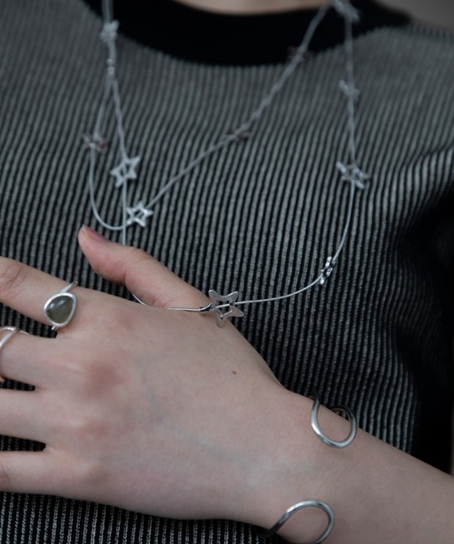 VACANCY(ヴァカンシー)の「シャイニースター2連ロングネックレス(ネックレス・レディース・シルバー・FREE)」の4枚目の写真