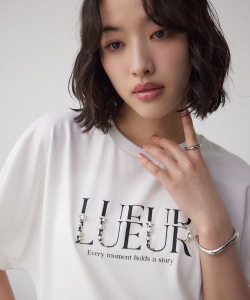 AZUL by moussy(アズールバイマウジー)の「ジュエリーアソートプリントTシャツ(Tシャツ/カットソー・レディース・ブラック/ライトピンク/ホワイト・FREE)」の2枚目の写真