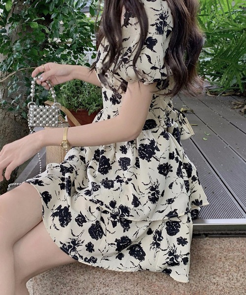 meJane（ミージェーン）の「ボタニカル柄バックオープンリボン ミニワンピース（ワンピース・レディース・クリーム・M/L）」の5枚目の写真