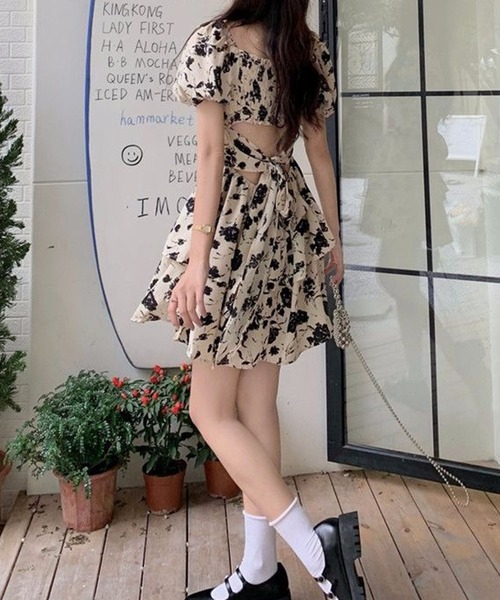 meJane（ミージェーン）の「ボタニカル柄バックオープンリボン ミニワンピース（ワンピース・レディース・クリーム・M/L）」の3枚目の写真