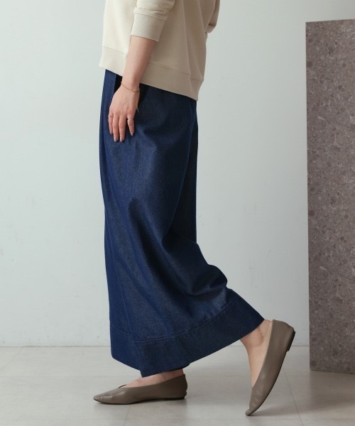 Bou Jeloud(ブージュルード)の「ライトデニムフレアパンツ(デニムパンツ・レディース・ブルー/インディゴブルー・MEDIUM)」の7枚目の写真