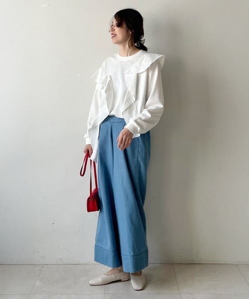 Bou Jeloud(ブージュルード)の「ライトデニムフレアパンツ(デニムパンツ・レディース・ブルー/インディゴブルー・MEDIUM)」の11枚目の写真