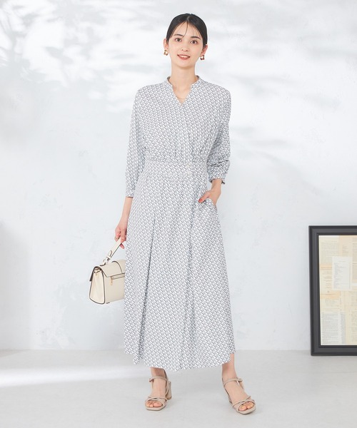 a.v.v(アーヴェヴェ)の「カシュクール柄ワンピース(ワンピース・レディース・ホワイト・38/40/34/36/42)」の1枚目の写真