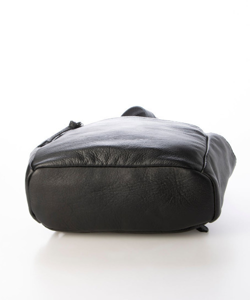 perche（ペルケ）の「ペルケ perche / ダブルジッパー牛革バックパック（バックパック/リュック・レディース・キャメル/ブラック/シルバー・FREE）」の16枚目の写真