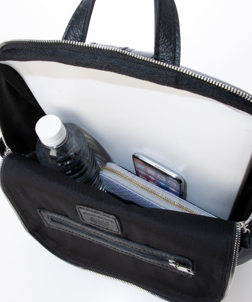 perche（ペルケ）の「ペルケ perche / ダブルジッパー牛革バックパック（バックパック/リュック・レディース・キャメル/ブラック/シルバー・FREE）」の13枚目の写真