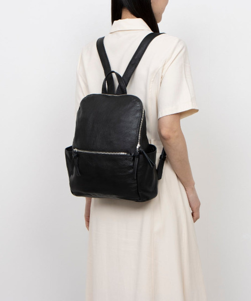 perche（ペルケ）の「ペルケ perche / ダブルジッパー牛革バックパック（バックパック/リュック・レディース・キャメル/ブラック/シルバー・FREE）」の12枚目の写真