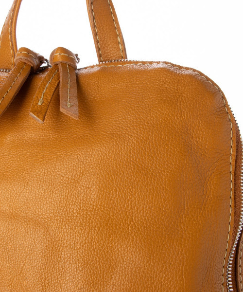 perche（ペルケ）の「ペルケ perche / ダブルジッパー牛革バックパック（バックパック/リュック・レディース・キャメル/ブラック/シルバー・FREE）」の8枚目の写真