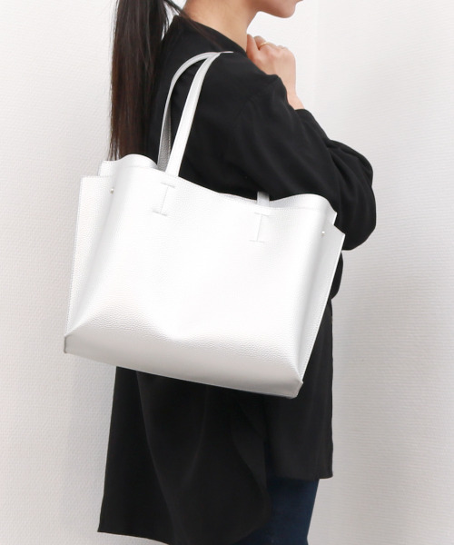 cache cache（カシュ カシュ）の「カシュカシュ cachecache / A4セパレートパーテーショントート（トートバッグ・レディース・ブラック/ベージュ系その他2/シルバー・FREE）」の3枚目の写真