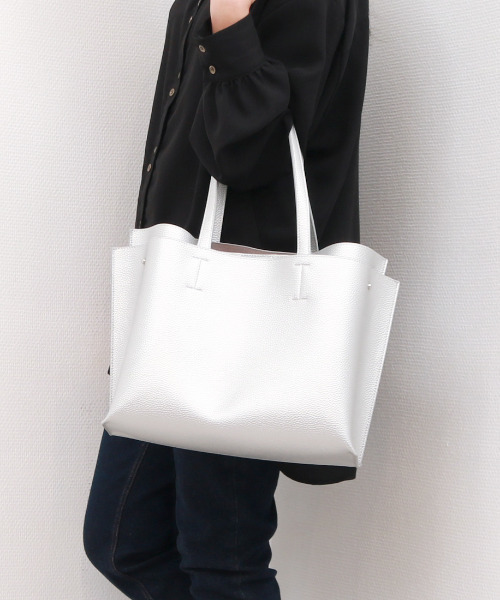 cache cache（カシュ カシュ）の「カシュカシュ cachecache / A4セパレートパーテーショントート（トートバッグ・レディース・ブラック/ベージュ系その他2/シルバー・FREE）」の21枚目の写真