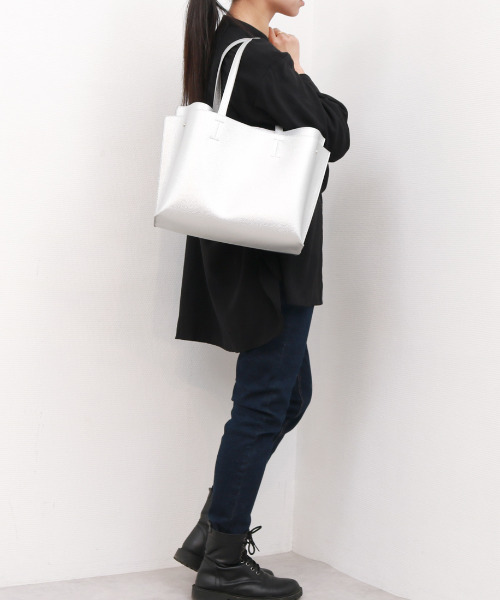 cache cache（カシュ カシュ）の「カシュカシュ cachecache / A4セパレートパーテーショントート（トートバッグ・レディース・ブラック/ベージュ系その他2/シルバー・FREE）」の22枚目の写真