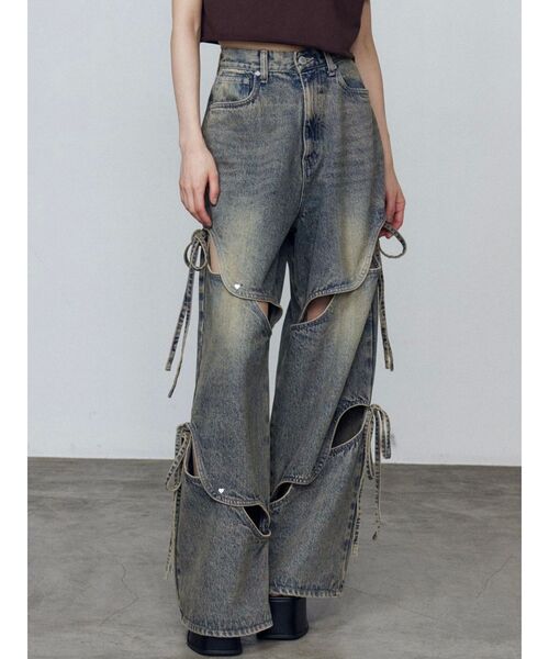 EMODA(エモダ)の「カットアウトルーズジーンズ(デニムパンツ・レディース・ブルー/ブラック・SMALL/MEDIUM)」の16枚目の写真