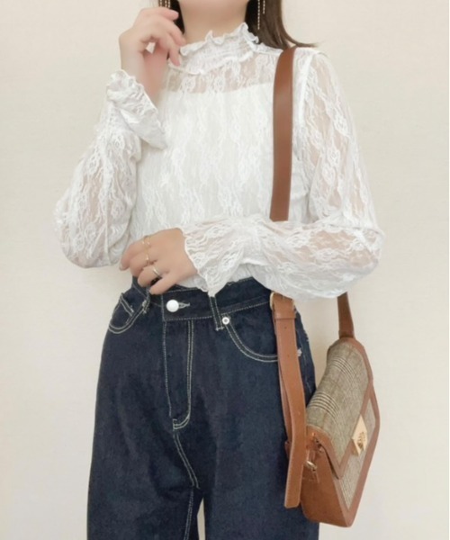 Belle Cie(ベルシー)の「シアートップス|レースで仕込む大人のときめき レーストップス 長袖 透け感 ブラウス(Tシャツ/カットソー・レディース・アイボリー/ブラック/ホワイト・L/XL/M)」の2枚目の写真