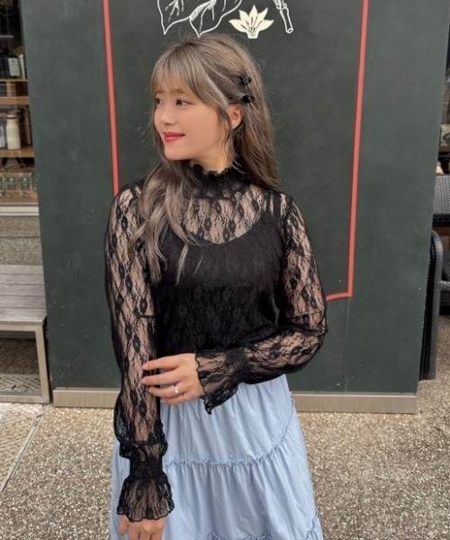 Belle Cie(ベルシー)の「シアートップス|レースで仕込む大人のときめき レーストップス 長袖 透け感 ブラウス(Tシャツ/カットソー・レディース・アイボリー/ブラック/ホワイト・L/XL/M)」の1枚目の写真
