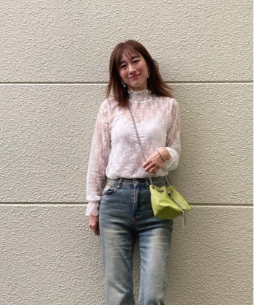Belle Cie(ベルシー)の「シアートップス|レースで仕込む大人のときめき レーストップス 長袖 透け感 ブラウス(Tシャツ/カットソー・レディース・アイボリー/ブラック/ホワイト・L/XL/M)」の12枚目の写真