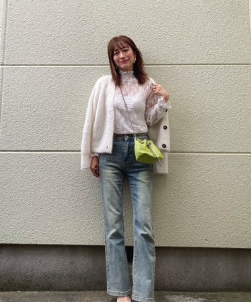 Belle Cie(ベルシー)の「シアートップス|レースで仕込む大人のときめき レーストップス 長袖 透け感 ブラウス(Tシャツ/カットソー・レディース・アイボリー/ブラック/ホワイト・L/XL/M)」の13枚目の写真