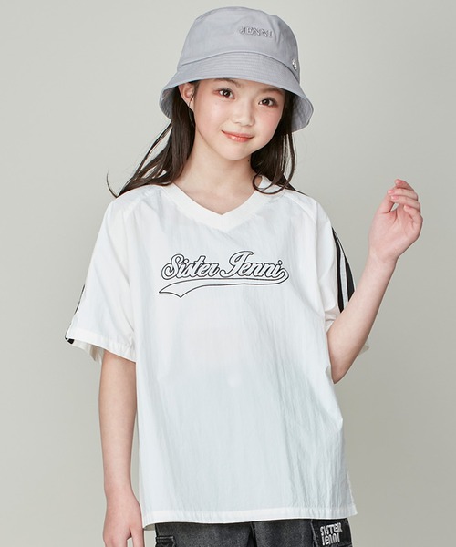 SISTER JENNI(SISTER JENNI)の「【シャカシャカ素材】Vネックタフタユニフォーム風ビッグT(Tシャツ/カットソー・キッズ・サックスブルー/オフホワイト/ネイビー・130cm/140cm/150cm/160cm)」の2枚目の写真