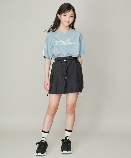 SISTER JENNI(SISTER JENNI)の「【シャカシャカ素材】Vネックタフタユニフォーム風ビッグT(Tシャツ/カットソー・キッズ・サックスブルー/オフホワイト/ネイビー・130cm/140cm/150cm/160cm)」の17枚目の写真