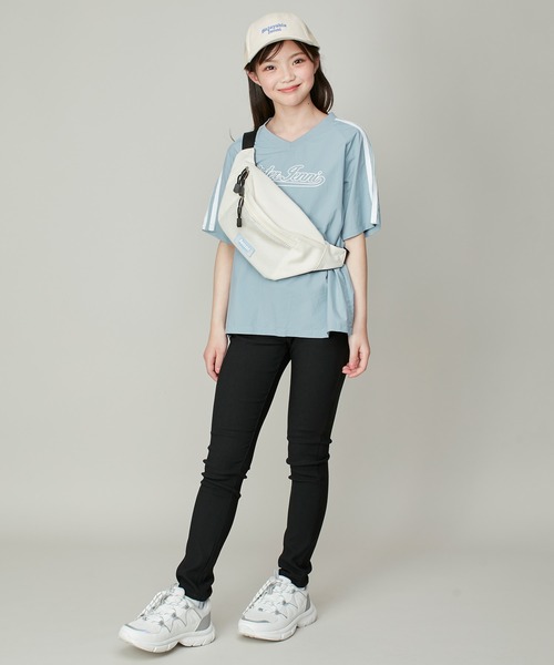 SISTER JENNI(SISTER JENNI)の「【シャカシャカ素材】Vネックタフタユニフォーム風ビッグT(Tシャツ/カットソー・キッズ・サックスブルー/オフホワイト/ネイビー・130cm/140cm/150cm/160cm)」の13枚目の写真