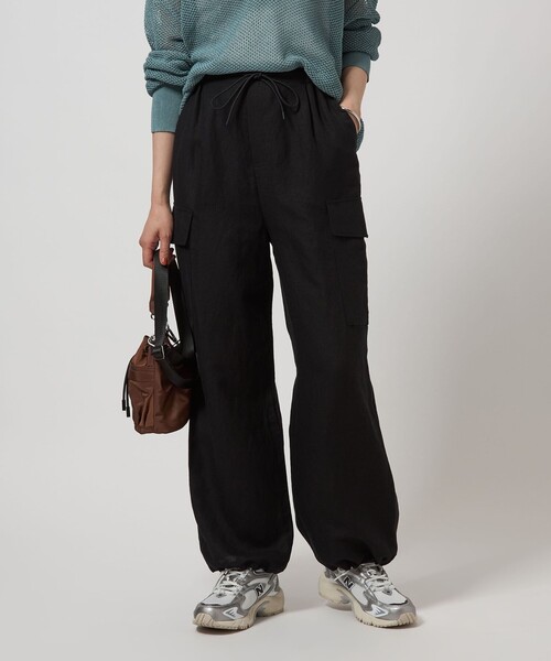 green label relaxing(グリーンレーベルリラクシング)の「BREEZE LINEN ブリーズリネン カーゴ パンツ(カーゴパンツ・レディース・ブラック/モカ・36/38)」の1枚目の写真