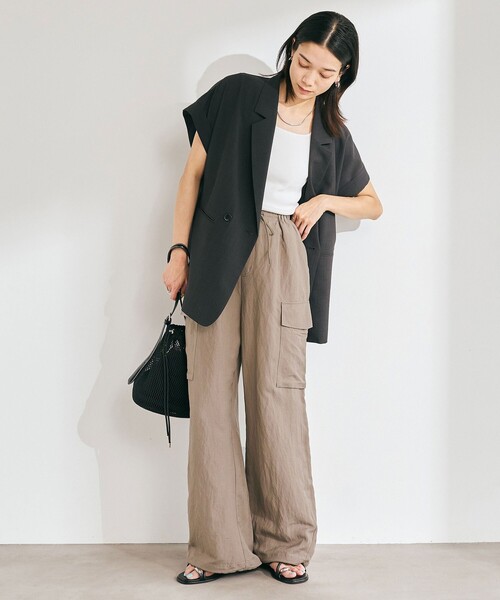 green label relaxing(グリーンレーベルリラクシング)の「BREEZE LINEN ブリーズリネン カーゴ パンツ(カーゴパンツ・レディース・ブラック/モカ・36/38)」の12枚目の写真