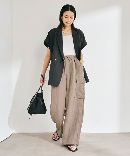 green label relaxing(グリーンレーベルリラクシング)の「BREEZE LINEN ブリーズリネン カーゴ パンツ(カーゴパンツ・レディース・ブラック/モカ・36/38)」の14枚目の写真